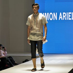 Trendy Barongs for Men at the Philippine Fashion Week Holiday 2019 ...