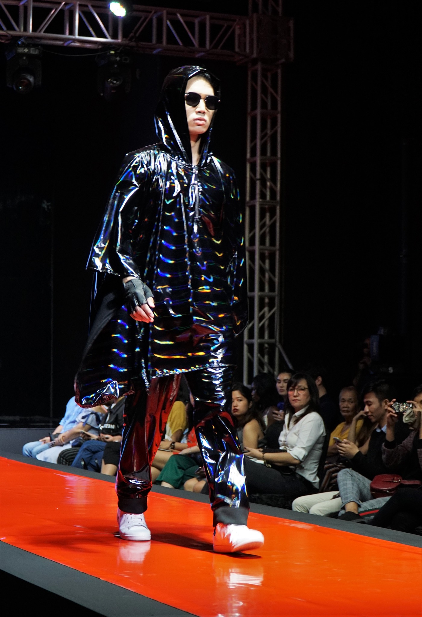 IN PHOTOS: Holiday 2019 Men’s Fashion is All About Being Shiny - Pinoy ...